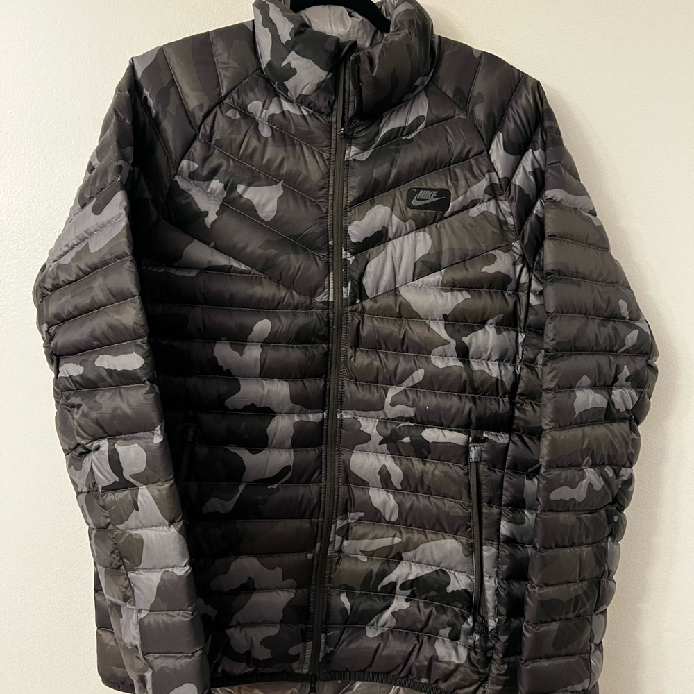 Men’s Nike Camo light puffer jacket